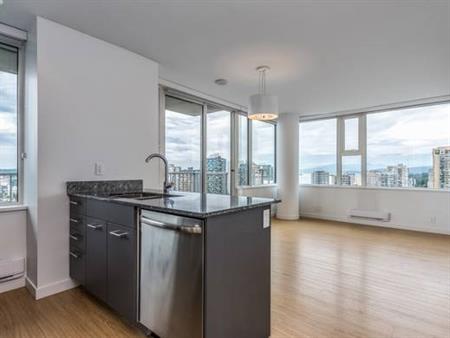 Modern 2 Bedroom Plus Den in Vancouver Center