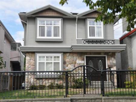 Beautiful 3 bedrooms upper level house (ROYAL OAK) GAS / HYDRO INCLUDE