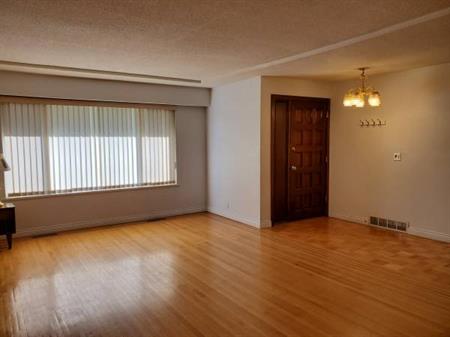 3 Bedroom suite for rent close to Joyce skytrain & transit