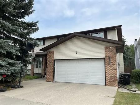 Quiet family home with beautiful forest view in a good community Woodbine | 7 Woodglen Circle Southwest, Calgary