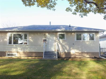 Spacious 3 Bed 1 bath Main floor Suite!*Large Yard w/Deck! Double Garage** | 10438 166 Street Edmonton, Edmonton