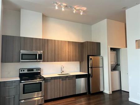 Townhouse Studio Unit109! FREE 1 MONTH RENT!!