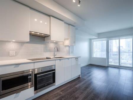 Beautiful 1+Den, 2-Bath Condo in Midtown