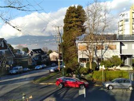 1 BEDROOM WITH WATER, MOUNTAIN AND CITY VIEWS IN KITS