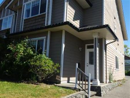 3 bed/ 2 .5-bath, half-duplex in Vic. West $3350.00 plus utilities