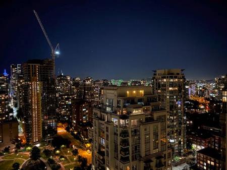 AVAIL NOW- CLEAN PENTHOUSE YALETOWN STUDIO- FURNISHED 32 FLOOR VIEWS!