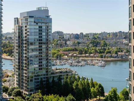 1 bedroom + large den + flex with water view in Yaletown