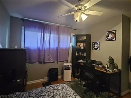 Large room for rent in a great community for a single working prof or student | Calgary