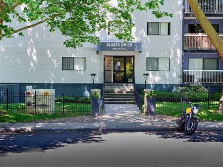 Located in Langley City, One and two bedroom suites, 1bd 1ba