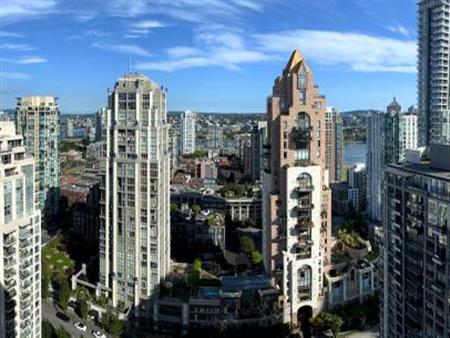 AVAIL NOW - CLEAN PENTHOUSE YALETOWN STUDIO- FURNISHED 32 FLOOR VIEWS!