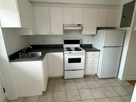 1 CH - 1 SDB - Montréal - $1,200 /mo