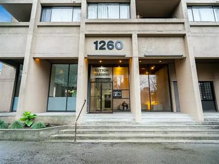 2 bedrooms/ 2 bathrooms | 1260 Nelson Street, Vancouver