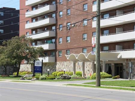 Confederation Square 2 Apartments | 1205 Fennell Avenue E., Hamilton