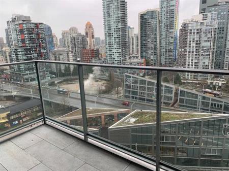 1 Bedroom Apartment with amzing amenities at Vancouver House!