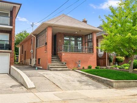 Beautiful Basement Suite in Newly Renovated Bungalow