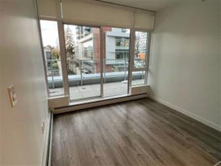 Surrey high-rise apartment, one-bedroom 2095/month, 5 minutes skytrain