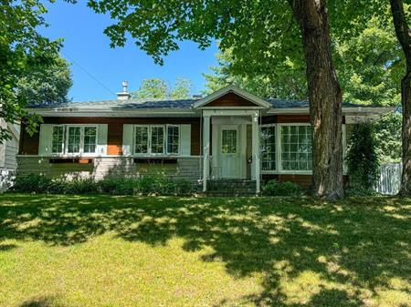 Superbe maison meublée avec grand solarium secteur de Ste-Foy