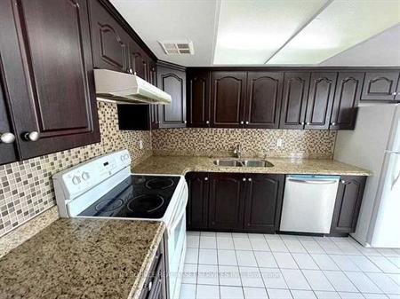 Duke Of York/Burhamthorpe Stunning +Spacious 2Bdrm +Den Lrg Kitchen