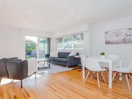 Kitsilano-Character-Private-BIG BALCONY-Wood floors-DISHWASHER -BRIGHT