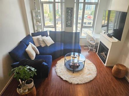 2 bedroom 2 bathroom apartment in Yaletown- ROOMMATE