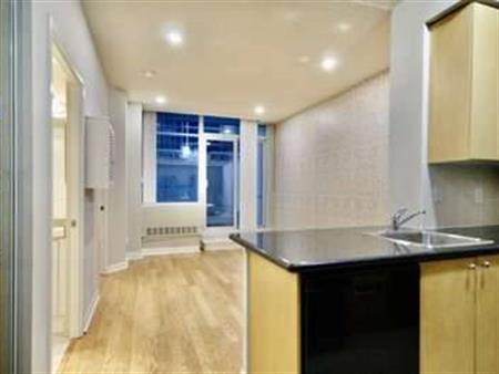 Huge walkout terrace for spacious 1 bedroom condo