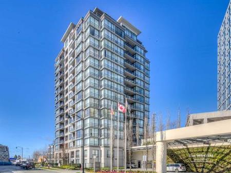 Ready to move in :Semi Furnished 2 bed 2 bath apartment near skytrain