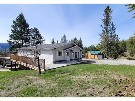 Renovated Mountain View Basement Suite in Upscaled Neighbourhood | Fairmont Hot Springs