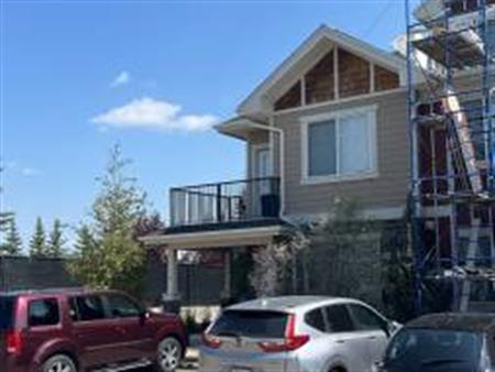 Brand new Floor! 2-bedroom, 2-bathroom townhouse FOUR PLEX in West Spr