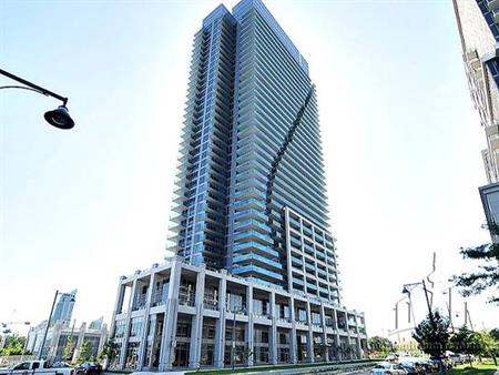 Stunning 1 Bed, 1 Bath & Parking on Lakeshore and Parklawn