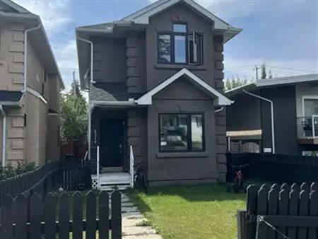 Family home in desirable West Hillhurst | Calgary