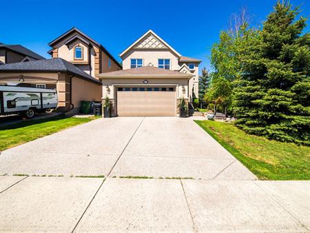 Luxury Home | 137 Cranridge Heights Southeast, Calgary