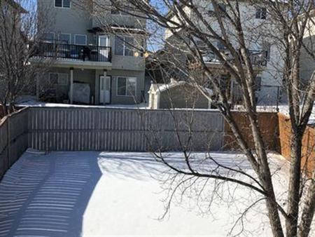 BEAUTIFUL & WELL KEPT 3 BEDROOMS PANAMOUNT HOME FOR RENT IMMEDIATELY | Calgary