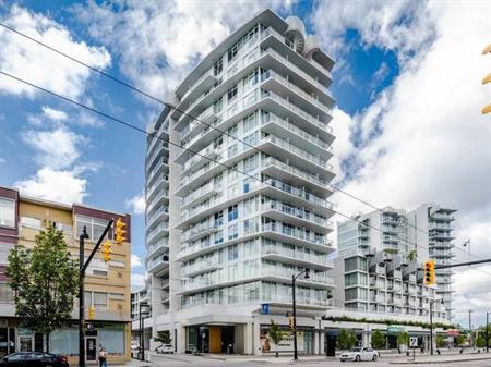 RESIDE - 1 BED + 1 BATH + DEN + A/C + 1 PARKING IN VANCOUVER