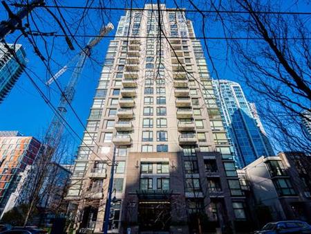 Vibrant Yaletown Living: Modern 1-Bed Suite with Central Location and