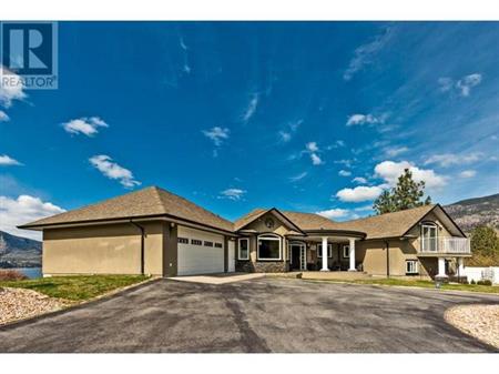 Bright Skaha Lake House!