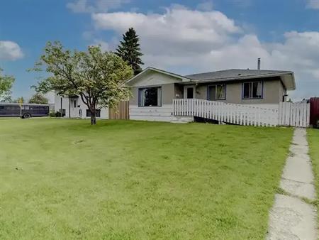 3 bedroom 1 bath in Albert Park | 908 34 Street Southeast, Calgary