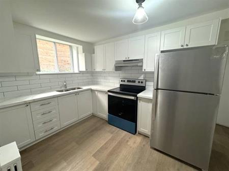 155 STANLEY AVE., #1 - RENOVATED 1BED/1BATH, PARKING, LOCKER, LAUNDRY