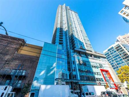 LUXURY FURNISHED 1BR + Den ( Seymour+ Robson) FOR RENT