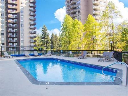 Situated in Burnaby!, On-Site Management, 1/bd 1/ba