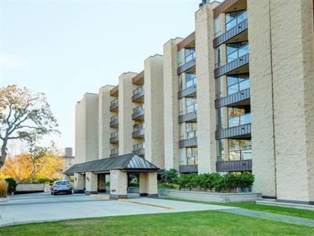 213-1745 Leighton Rd - Available Immediately