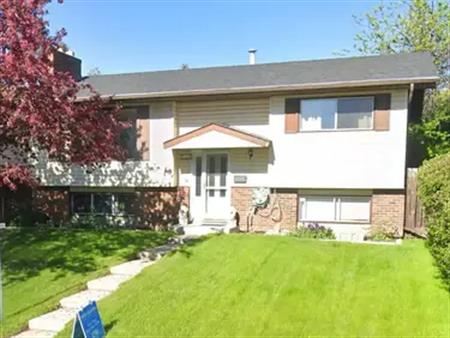 2 bed 1 bath with double garage and patio/deck. | 960 Bracewood Rise Southwest, Calgary