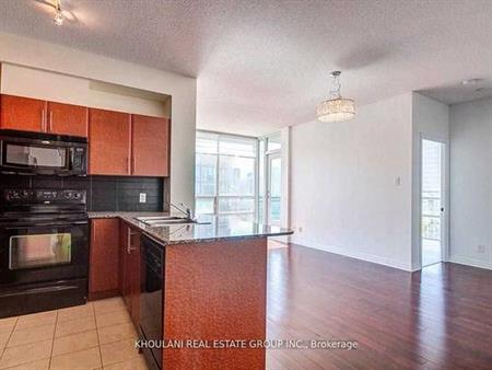 Kariya And Elm Beautiful 2Bdrm +Den As 3rd Bdrm Modern Kitchen Open