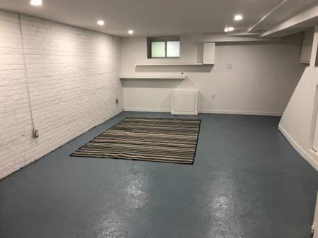 Spacious 1 Bdrm near Subway