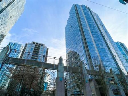 GREAT LOCATION!!, YALETOWN, SPACIOUS THREE BED ROOM WITH GORGIOUS VIEW