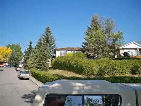 3 bedrooms top of the hill Panoramic VIEW | 5244-23rd Ave N.W, Calgary