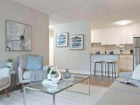 1/Bed/bath, Laminate floors, quartz counters, roller shades, renovated