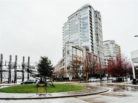 1 Bed + Den Yaletown Apartment