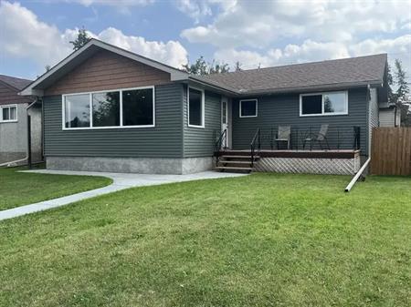 Beautifully renovated Main Floor in Mayfield | 15765 107A Avenue Northwest, Edmonton