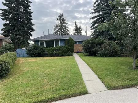 Large Updated Bungalow in Glamorgan SW | 144 Gloucester Crescent Southwest, Calgary