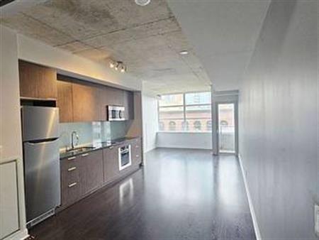 OVER 600 SQ FT 1 BED LOFT KING WEST